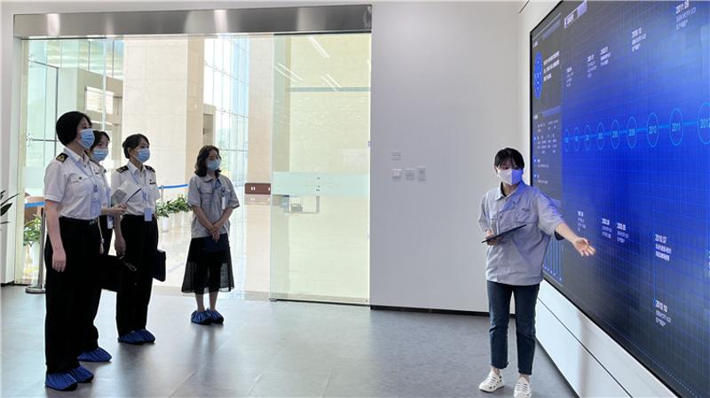 诚信经营 屏亮世界